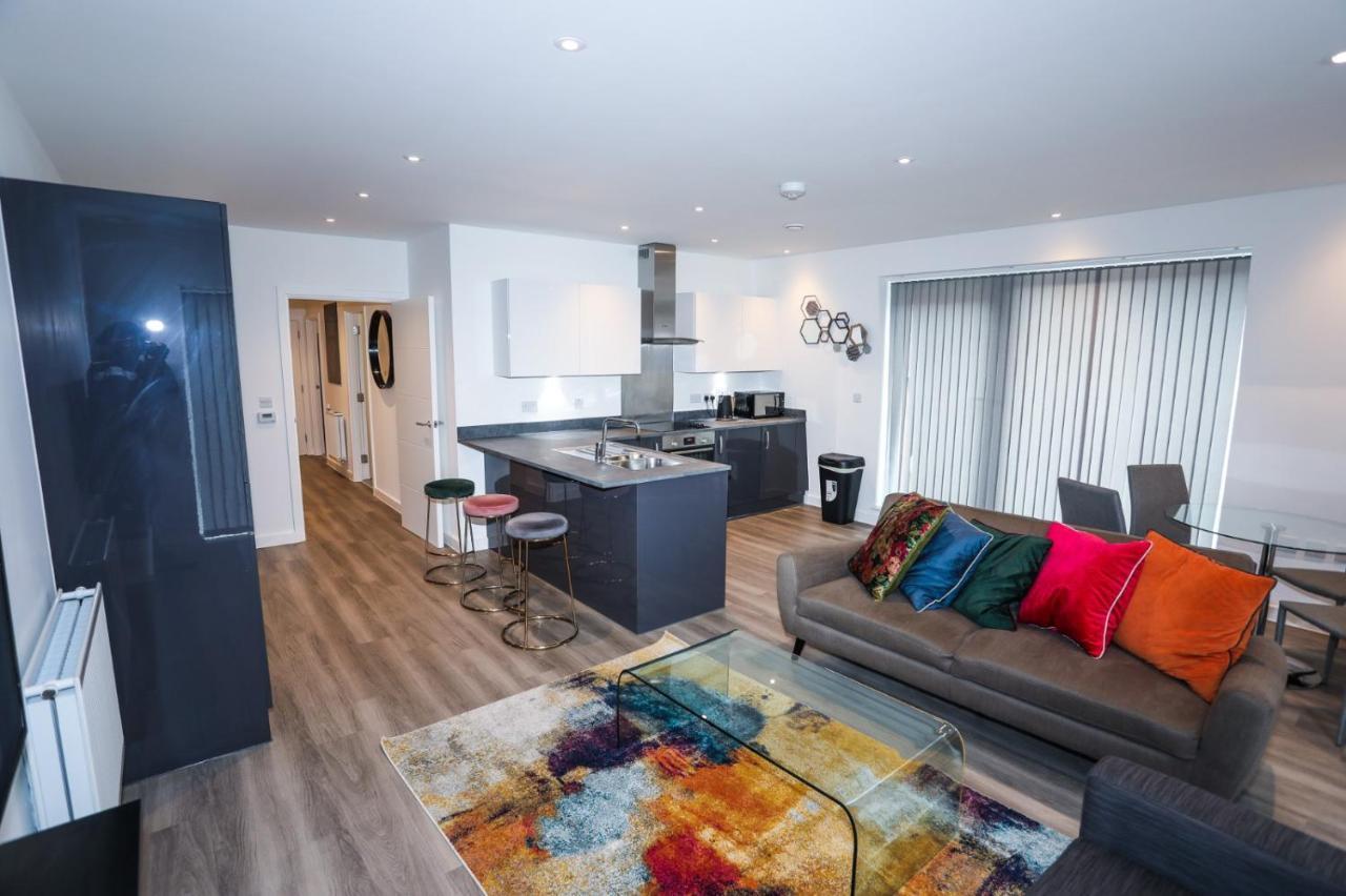 לונדון Lovely 2 Bed Apartment With Parking מראה חיצוני תמונה