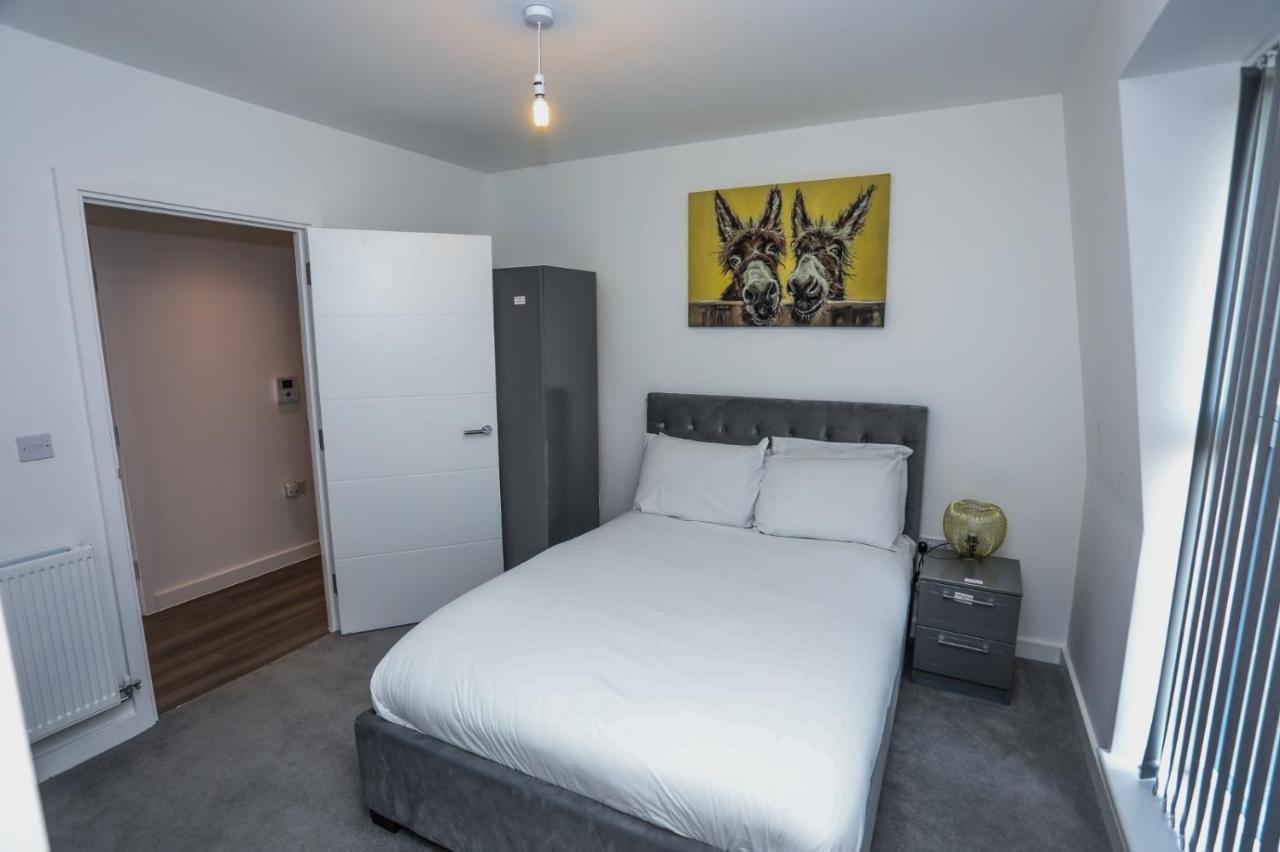 לונדון Lovely 2 Bed Apartment With Parking מראה חיצוני תמונה