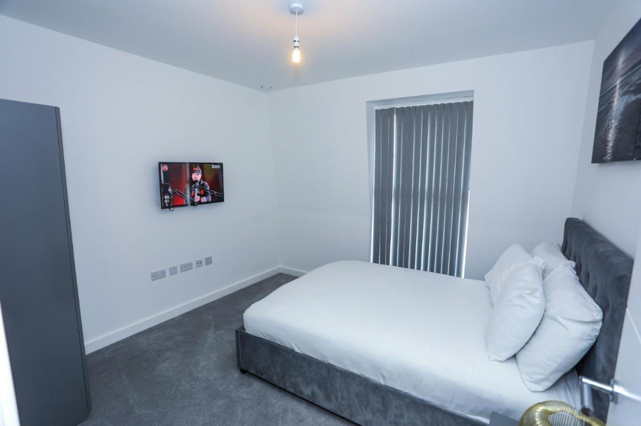 לונדון Lovely 2 Bed Apartment With Parking מראה חיצוני תמונה