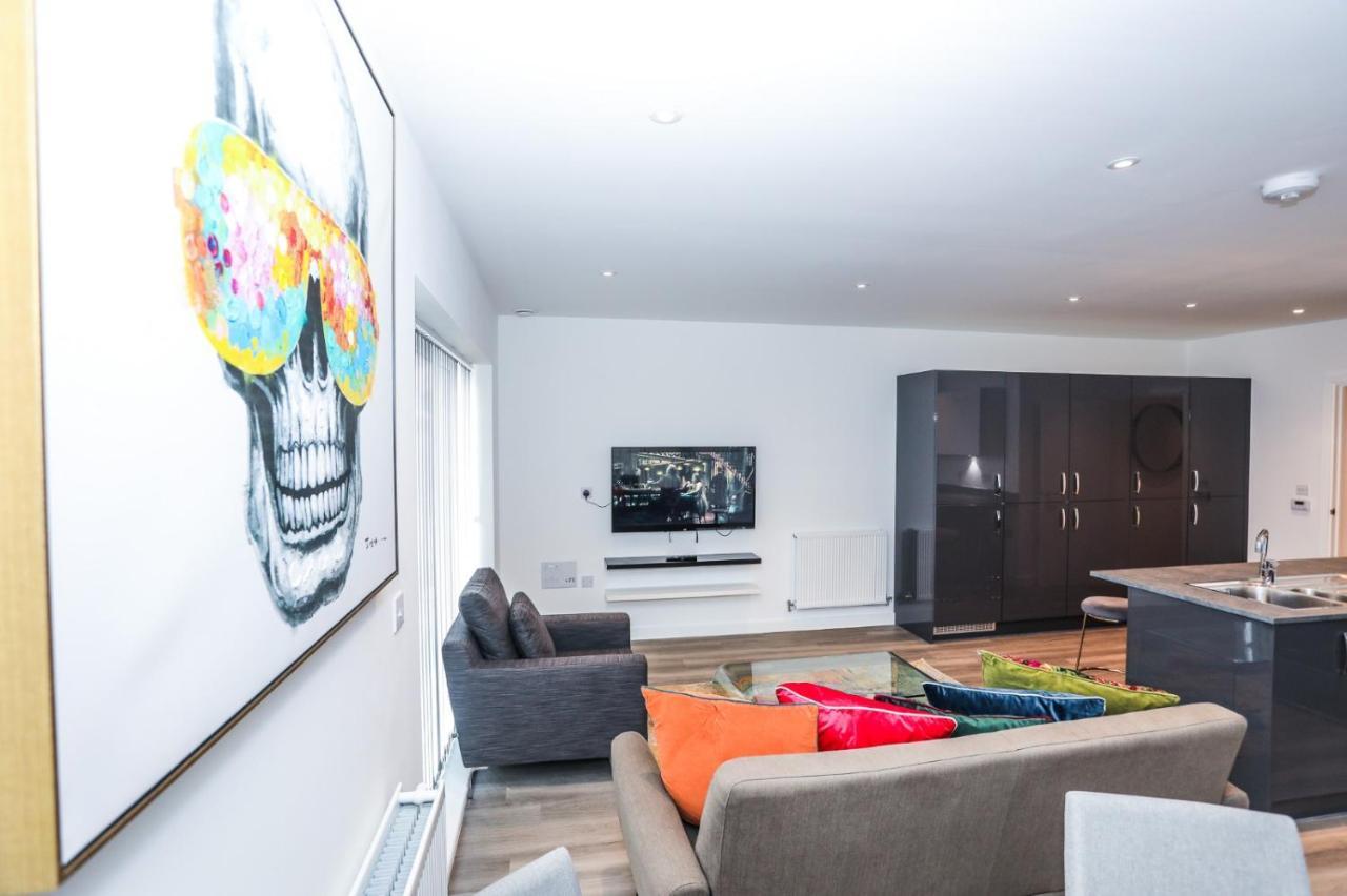 לונדון Lovely 2 Bed Apartment With Parking מראה חיצוני תמונה